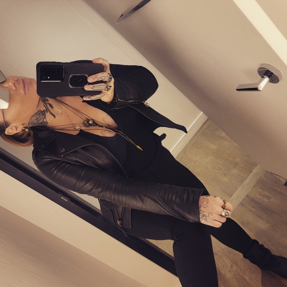 Meet your Posher, @HEARTBREAKERHEARTTHROB - Picture 2 of 9